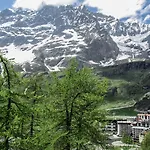 In Aosta Valley Near Lift * 布勒伊-切尔维尼亚