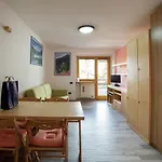 公寓 In Aosta Valley Near Lift 布勒伊-切尔维尼亚