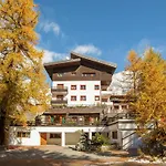 In Aosta Valley Near Lift 布勒伊-切尔维尼亚