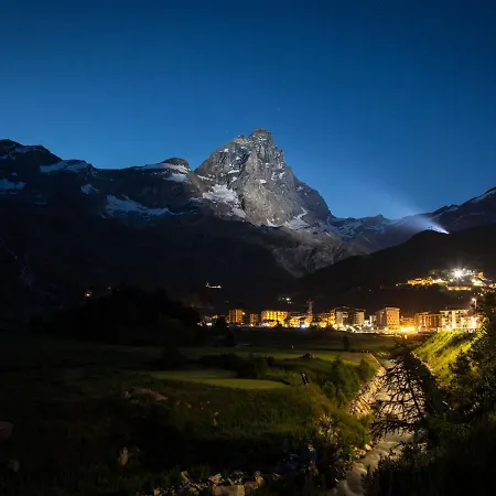 In Aosta Valley Near Lift * 布勒伊-切尔维尼亚